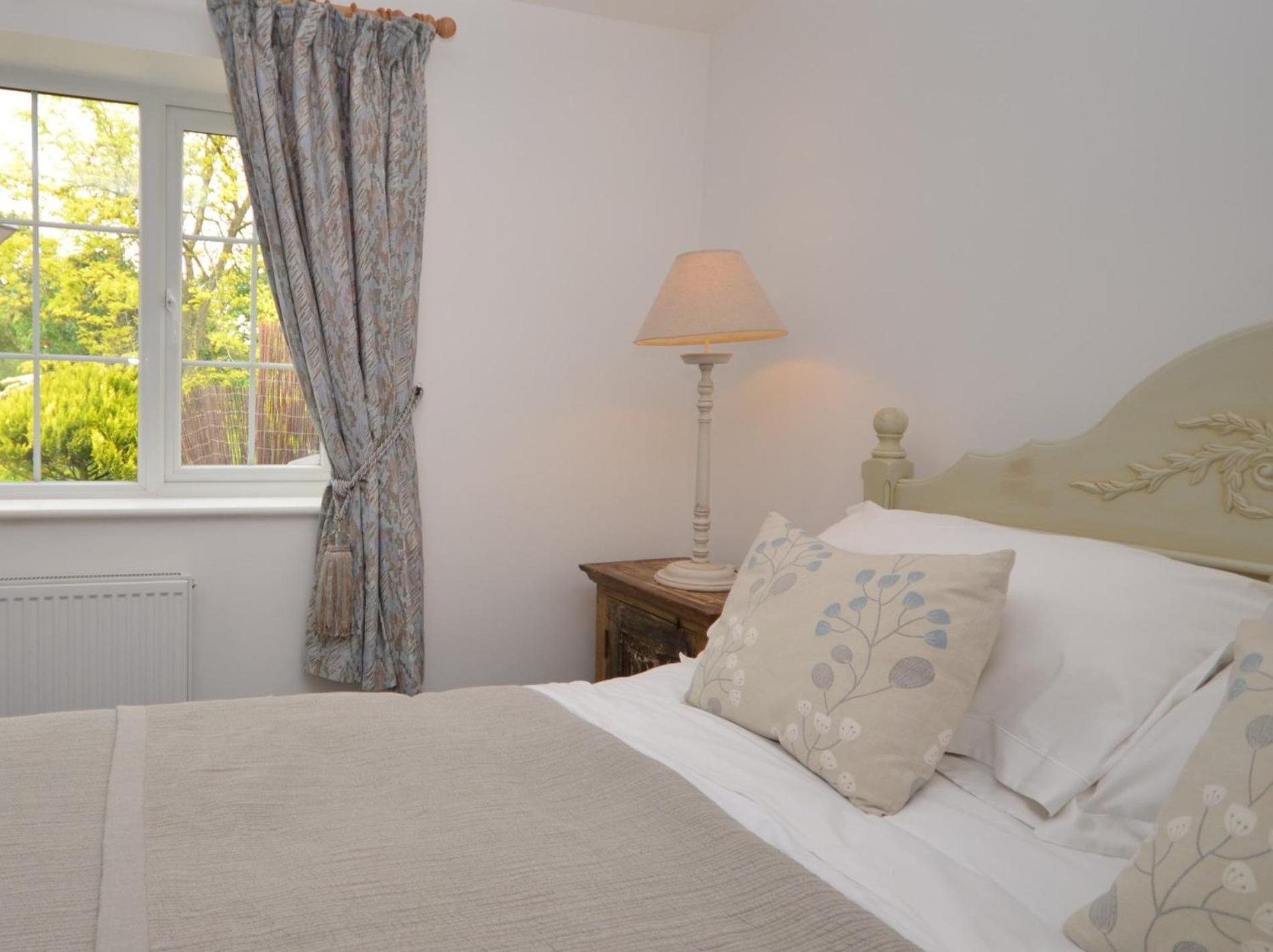 Вилла 1 Bed In Taunton 75135 Isle Brewers Экстерьер фото